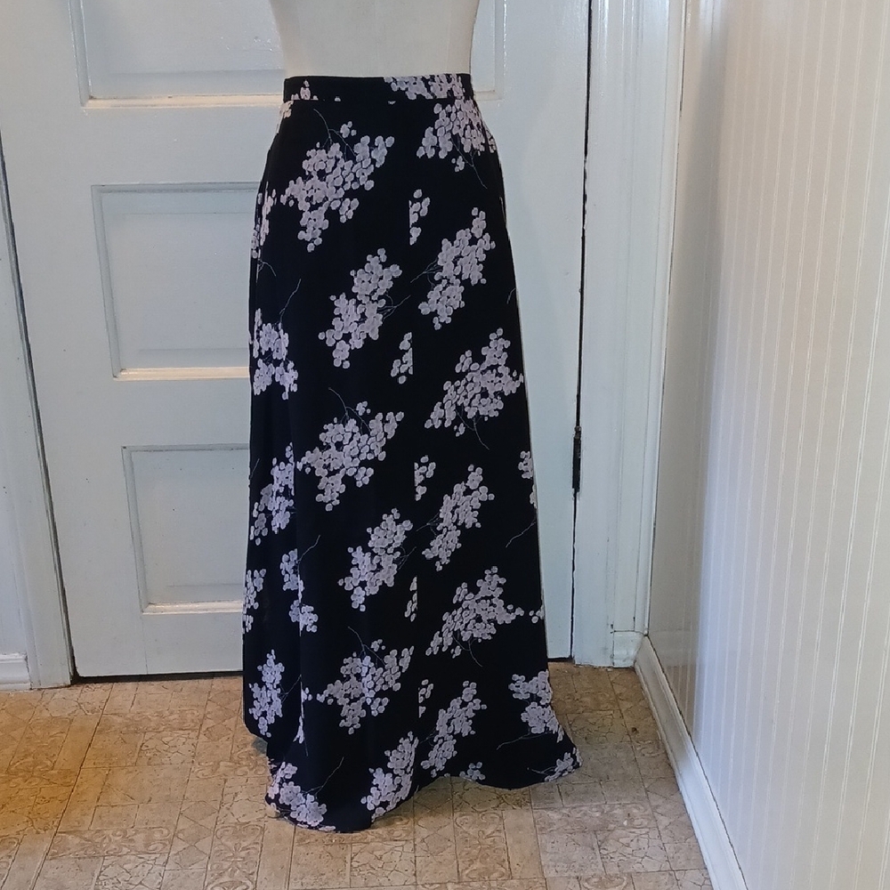 Chic Black Floral A-Line Skirt